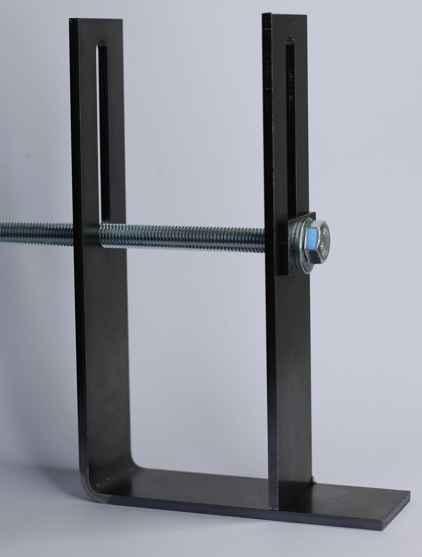 Universal mounting kit includes 6 X Universal Chassis Brackets - 6 x gussets